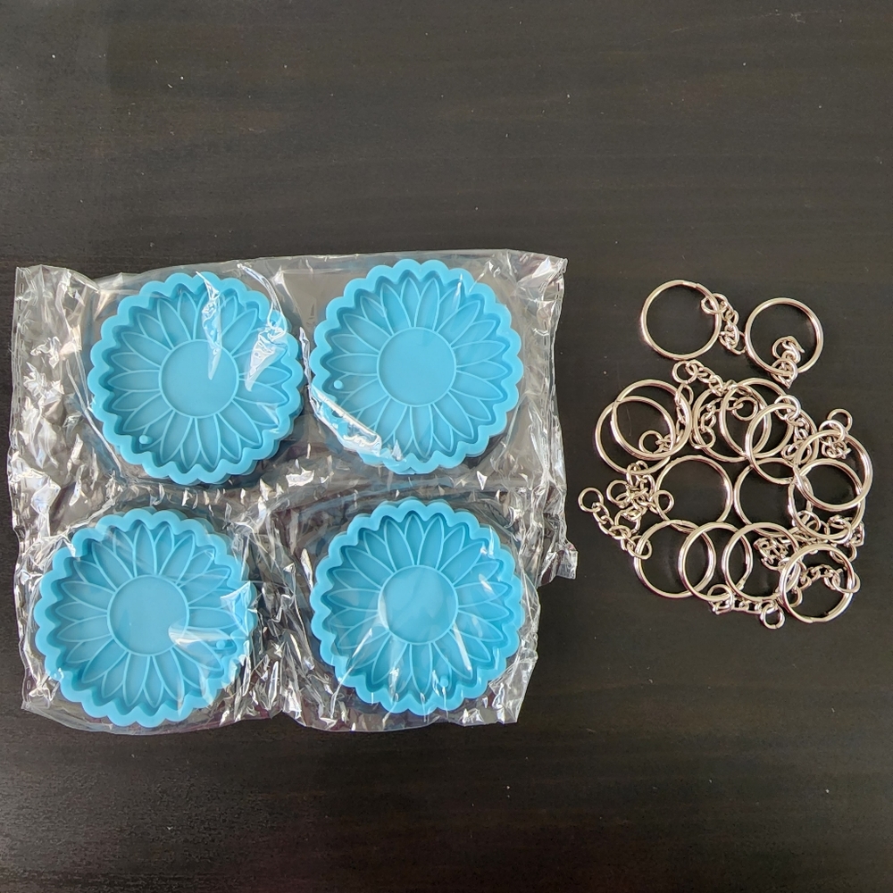 NWT Resin flower keychain molds 4 pc set